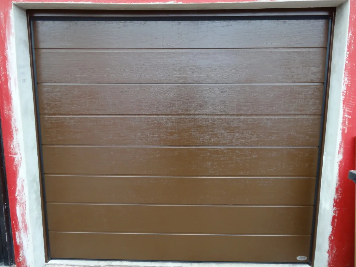Novoferm-Sektionaltor: Novoferm Großsicke Woodgrain Sepia Braun schmal