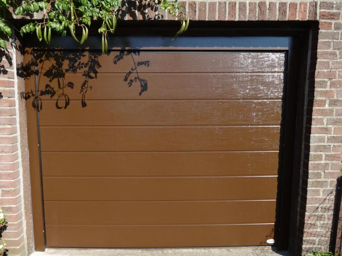 Novoferm-Sektionaltor: Novoferm Großsicke Woodgrain Sepiabraun