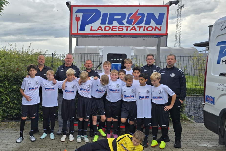 25-09-11 BVDJK Kellen PIRON Metallbau neue Trikots Zeitung